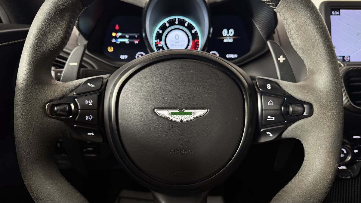 Used 2022 Aston Martin V8 Vantage Coupe RWD image 18
