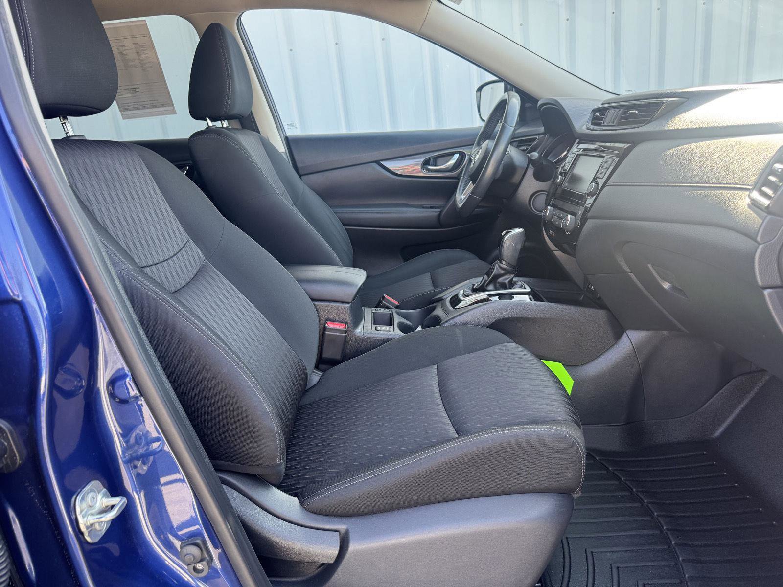 Used 2018 Nissan Rogue SV image 22