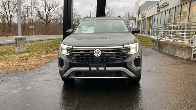New 2026 Volkswagen Atlas Peak Edition image 2