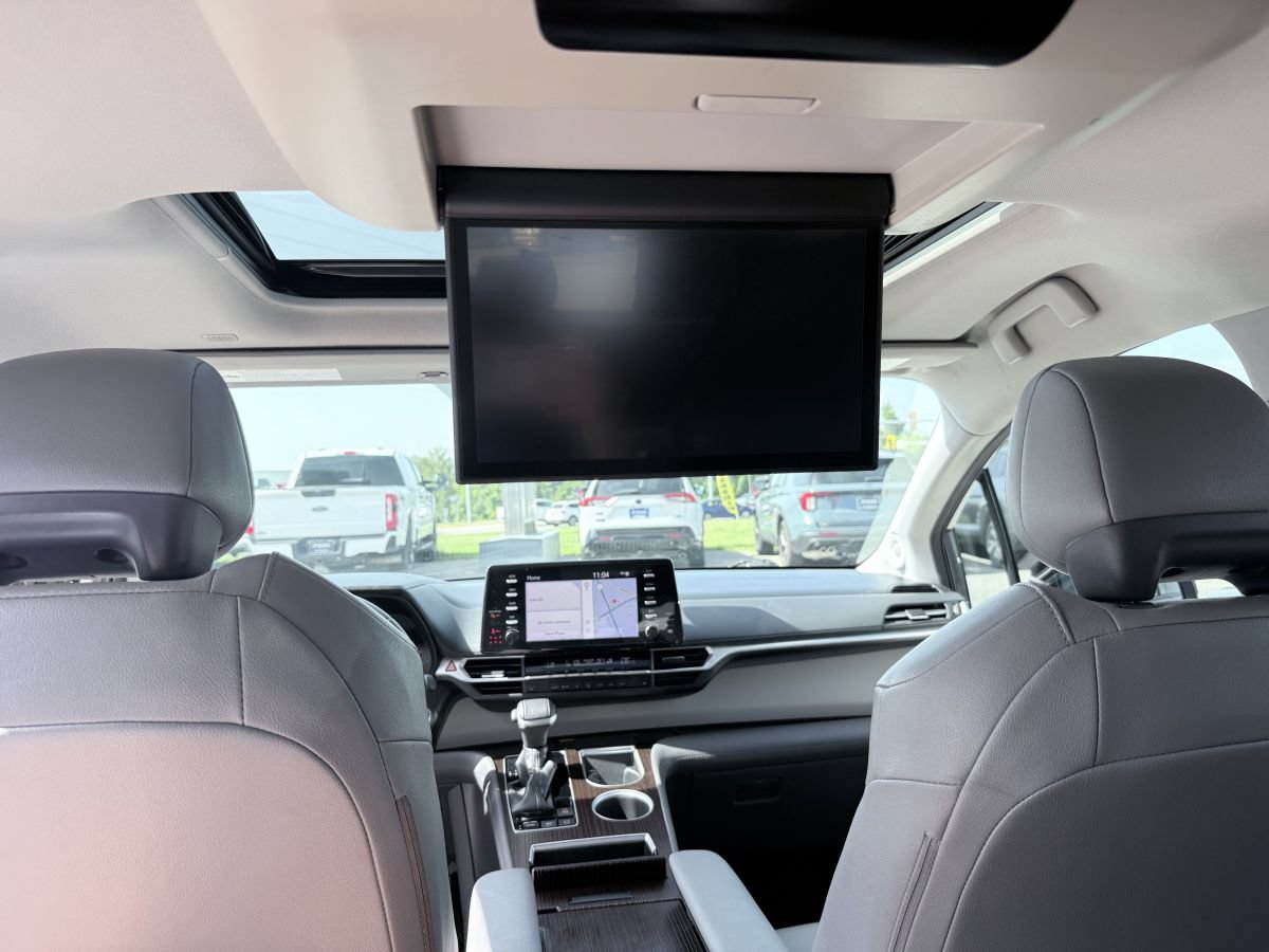 Used 2021 Toyota Sienna XLE w/ XLE Plus Package FWD image 14