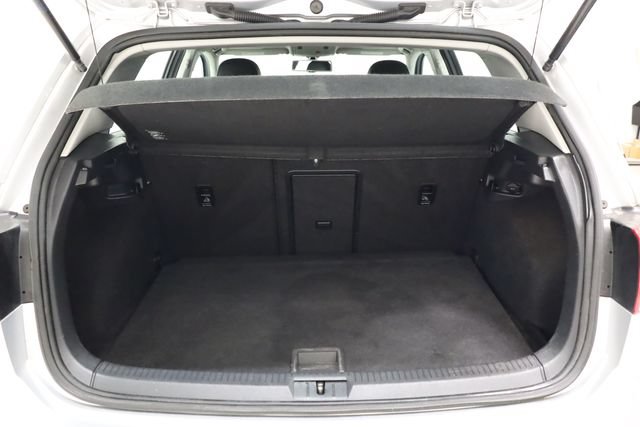 Used 2016 Volkswagen e-Golf SEL Premium FWD image 29