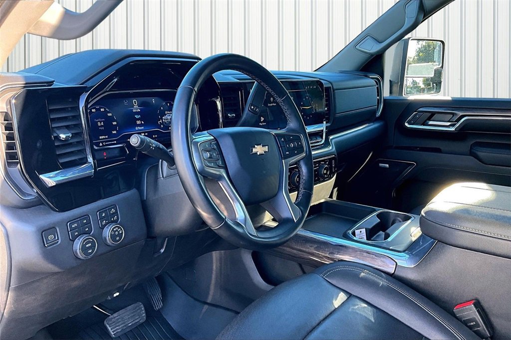Used 2024 Chevrolet Silverado 2500 LTZ w/ LTZ Plus Package image 4