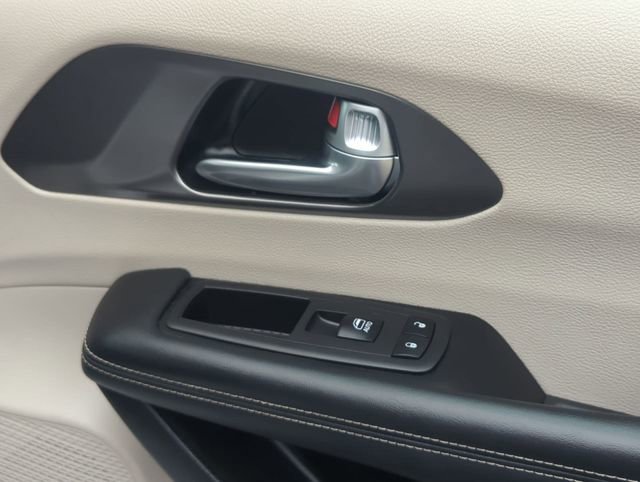 Used 2024 Chrysler Pacifica Touring-L FWD image 27