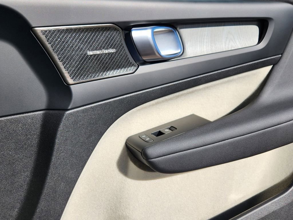 New 2026 Volvo XC40 B5 Ultra w/ Climate Package image 22