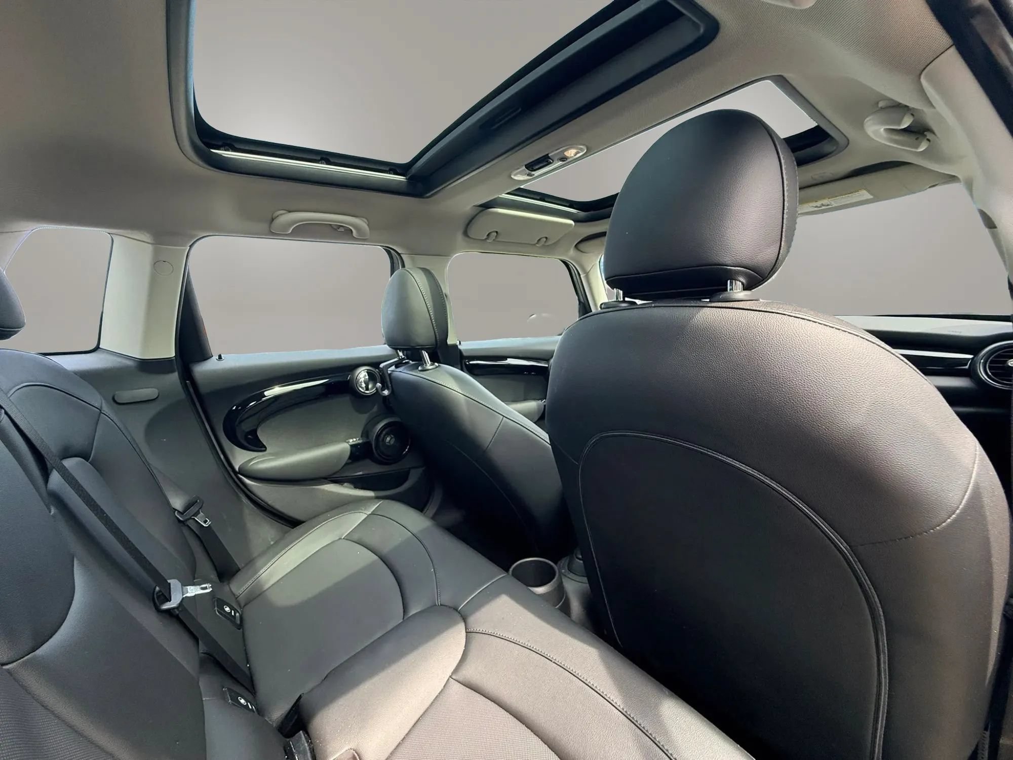 Used 2019 MINI Cooper 4-Door Hardtop FWD image 14