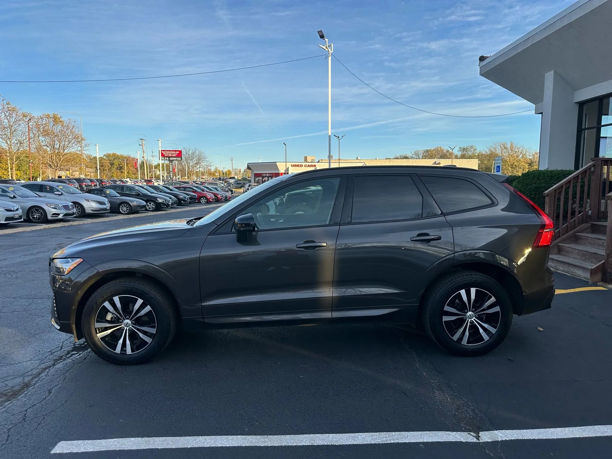 Used 2024 Volvo XC60 B5 Core image 4