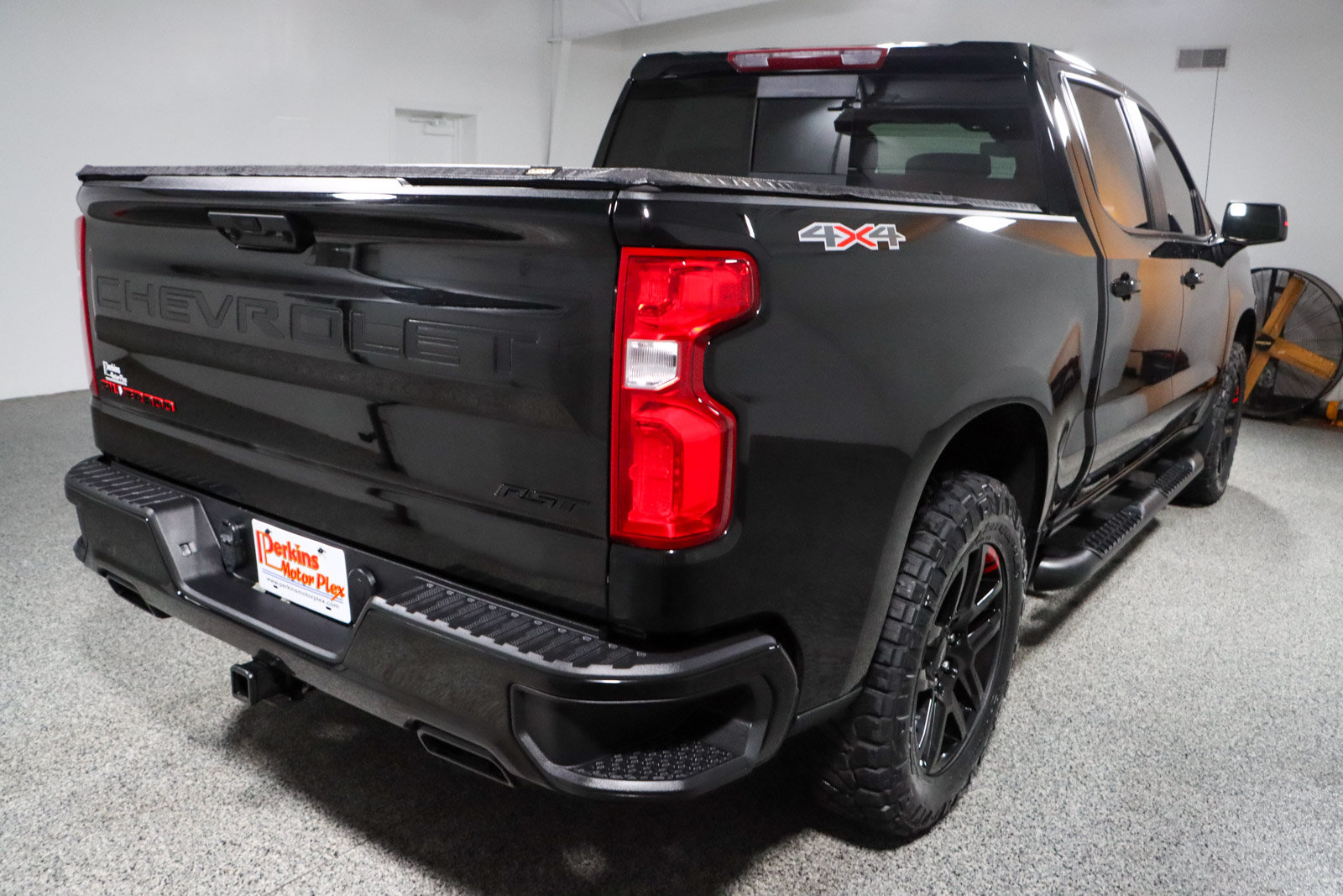 Used 2023 Chevrolet Silverado 1500 RST w/ Redline Edition AWD/4WD image 8
