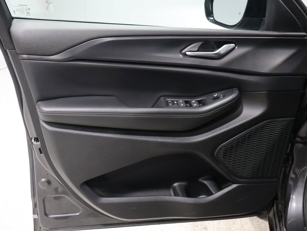 Used 2024 Jeep Grand Cherokee L Altitude image 13