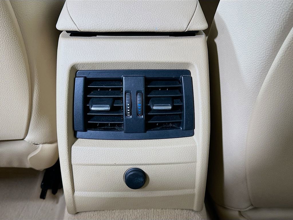 Used 2015 BMW 320i Sedan image 24