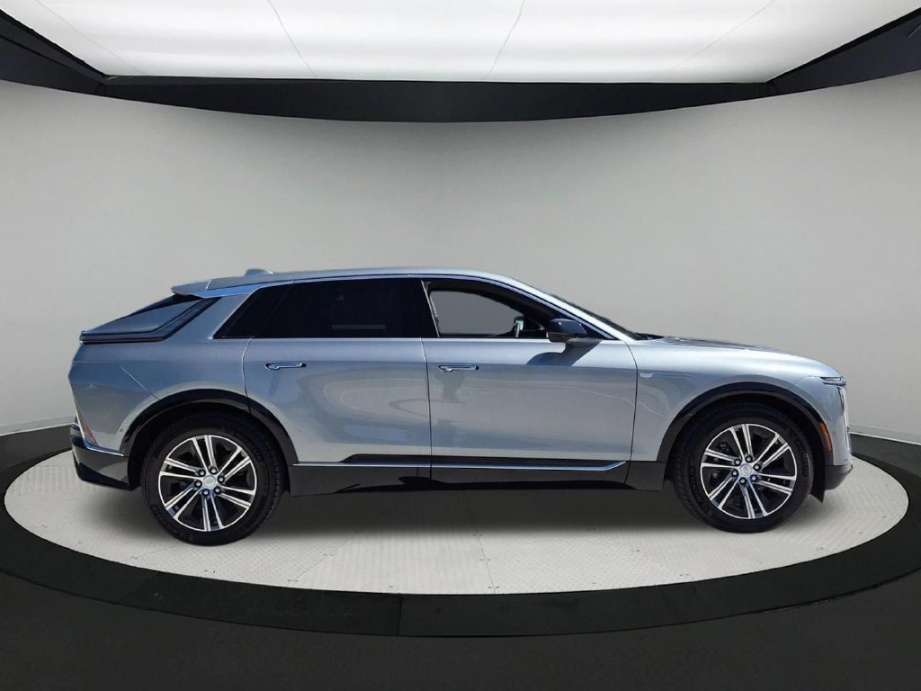 New 2026 Cadillac Lyriq Luxury AWD/4WD image 6