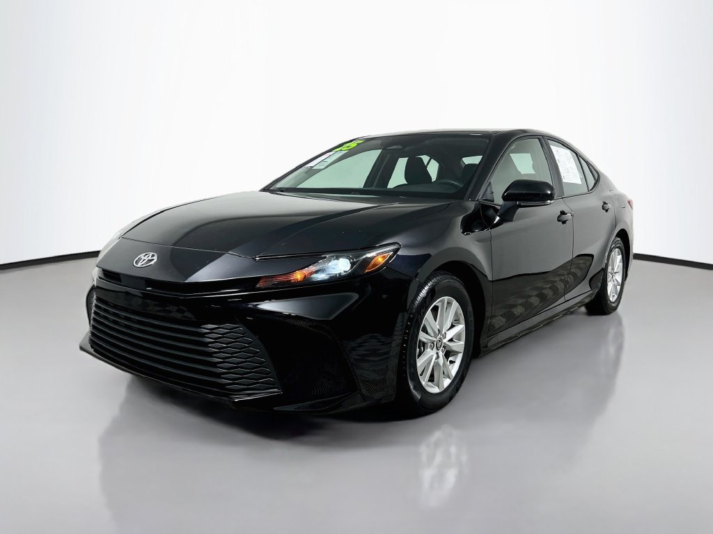 Used 2025 Toyota Camry LE FWD image 6