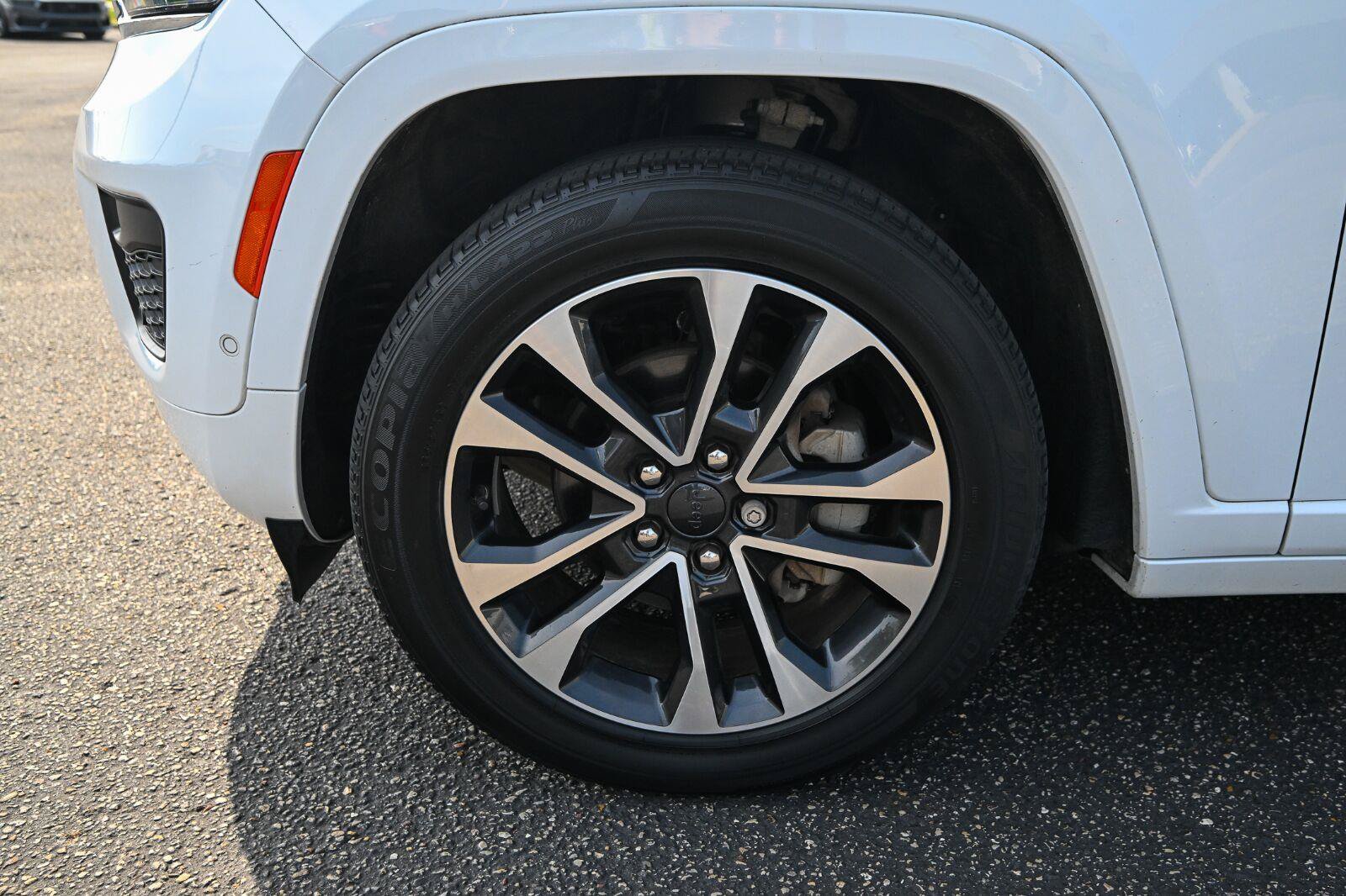Used 2022 Jeep Grand Cherokee Overland w/ Adv Protech Group III AWD/4WD image 12