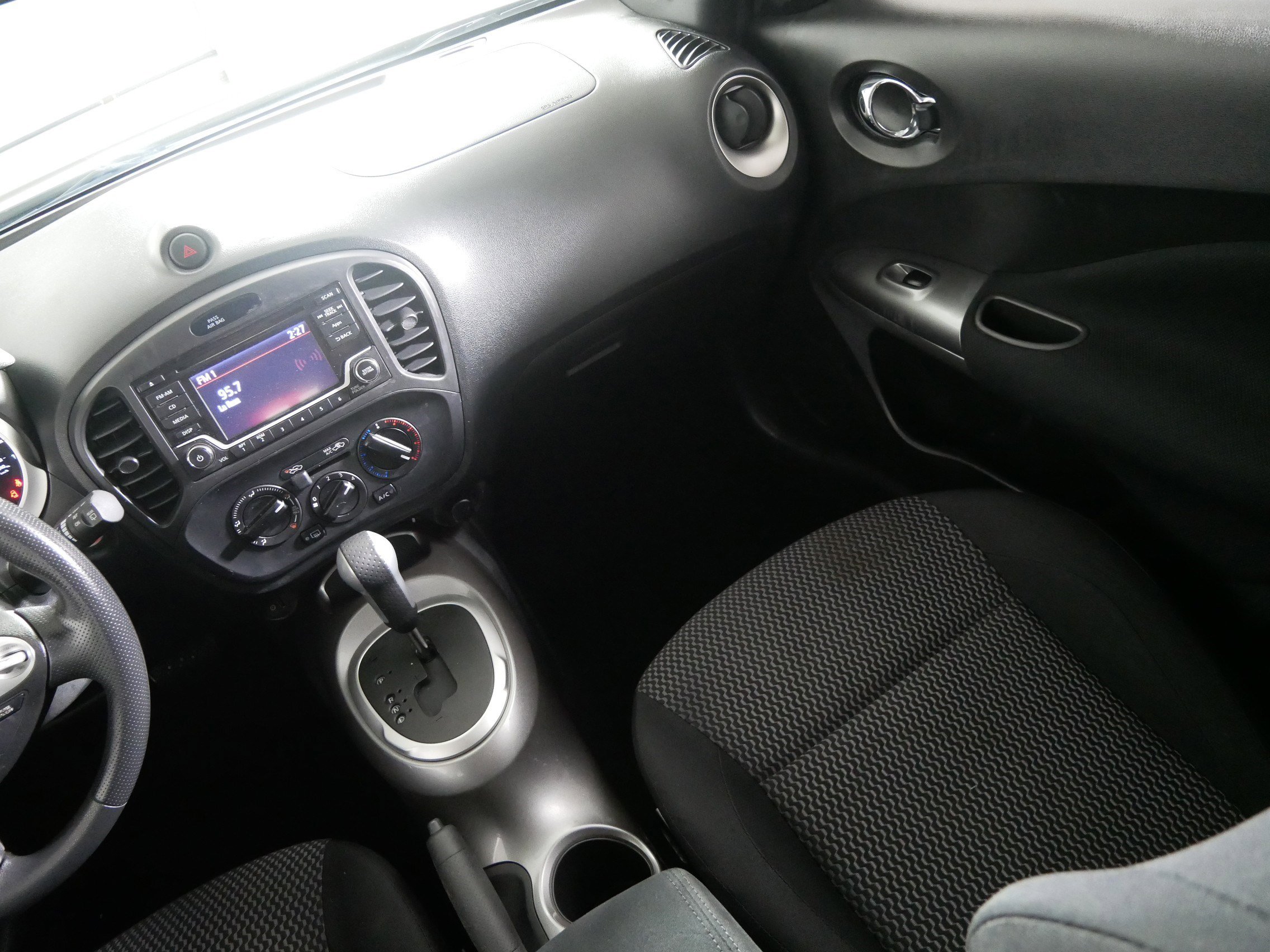 Used 2015 Nissan Juke S image 11