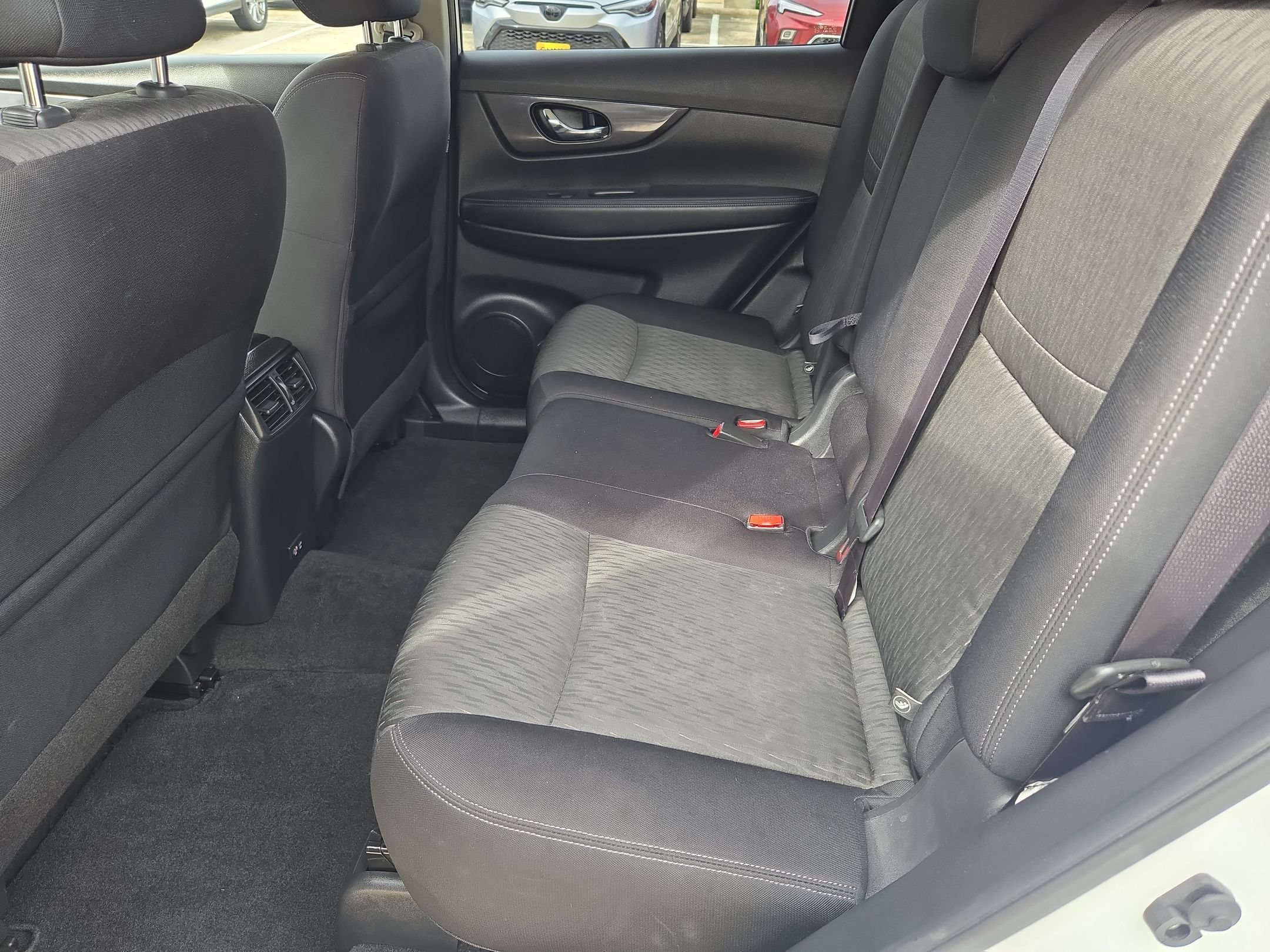 Used 2020 Nissan Rogue SV FWD image 13