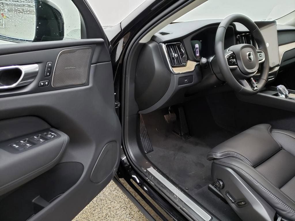 New 2026 Volvo XC60 B5 Ultra w/ Protection Package Premier AWD/4WD image 6