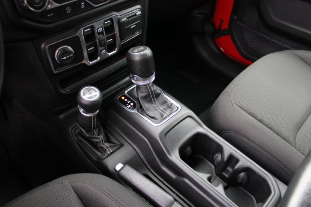 Used 2022 Jeep Wrangler Unlimited Sahara AWD/4WD image 25