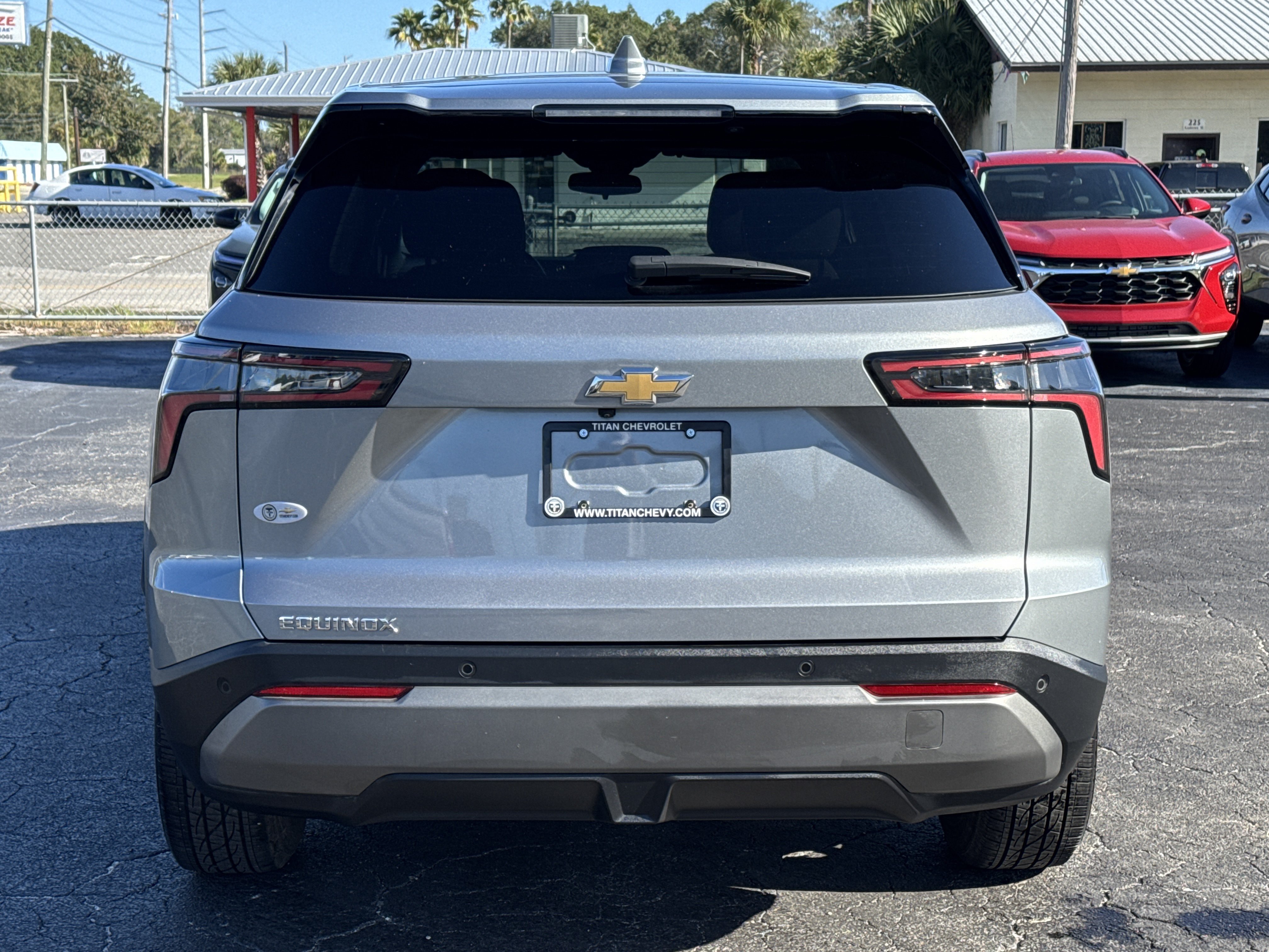 Used 2025 Chevrolet Equinox LT FWD image 8