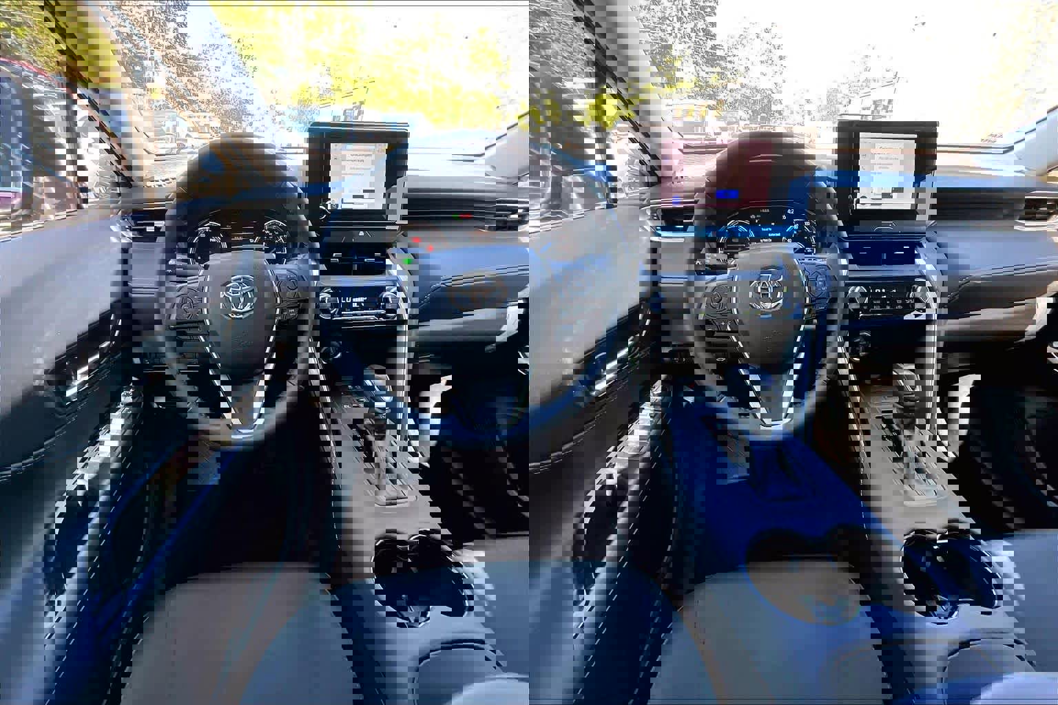 Used 2023 Toyota Venza LE AWD/4WD image 6