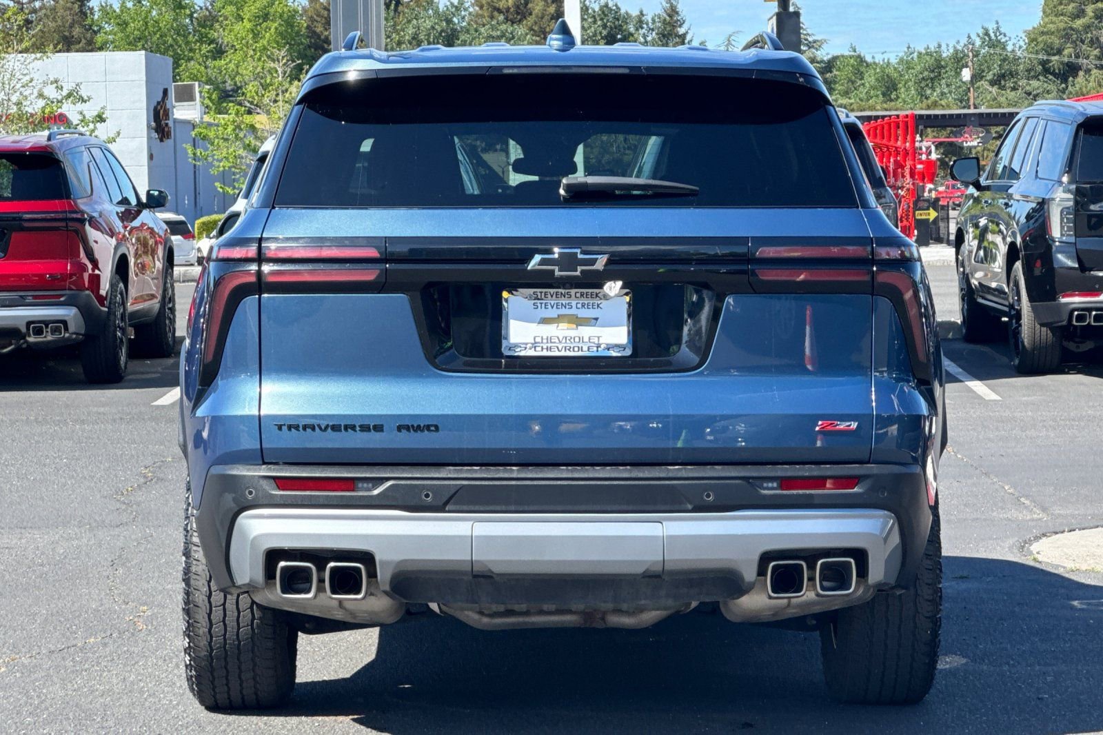 Used 2025 Chevrolet Traverse Z71 image 6