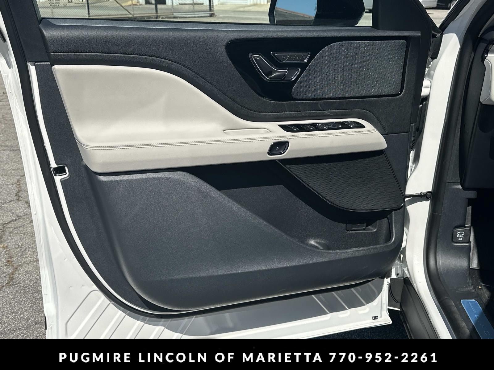 New 2026 Lincoln Aviator 2WD w/ Jet Appearance Package image 10