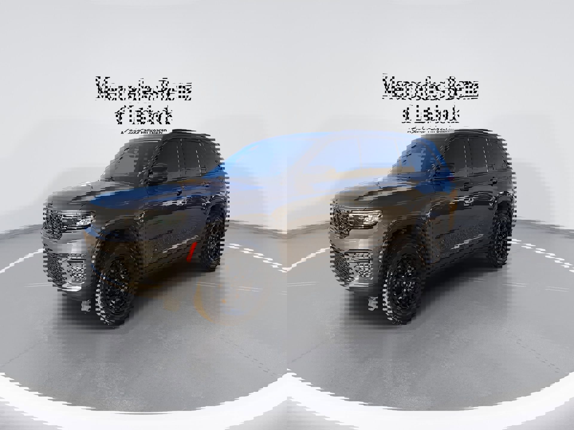 Used 2025 Jeep Grand Cherokee Altitude image 4