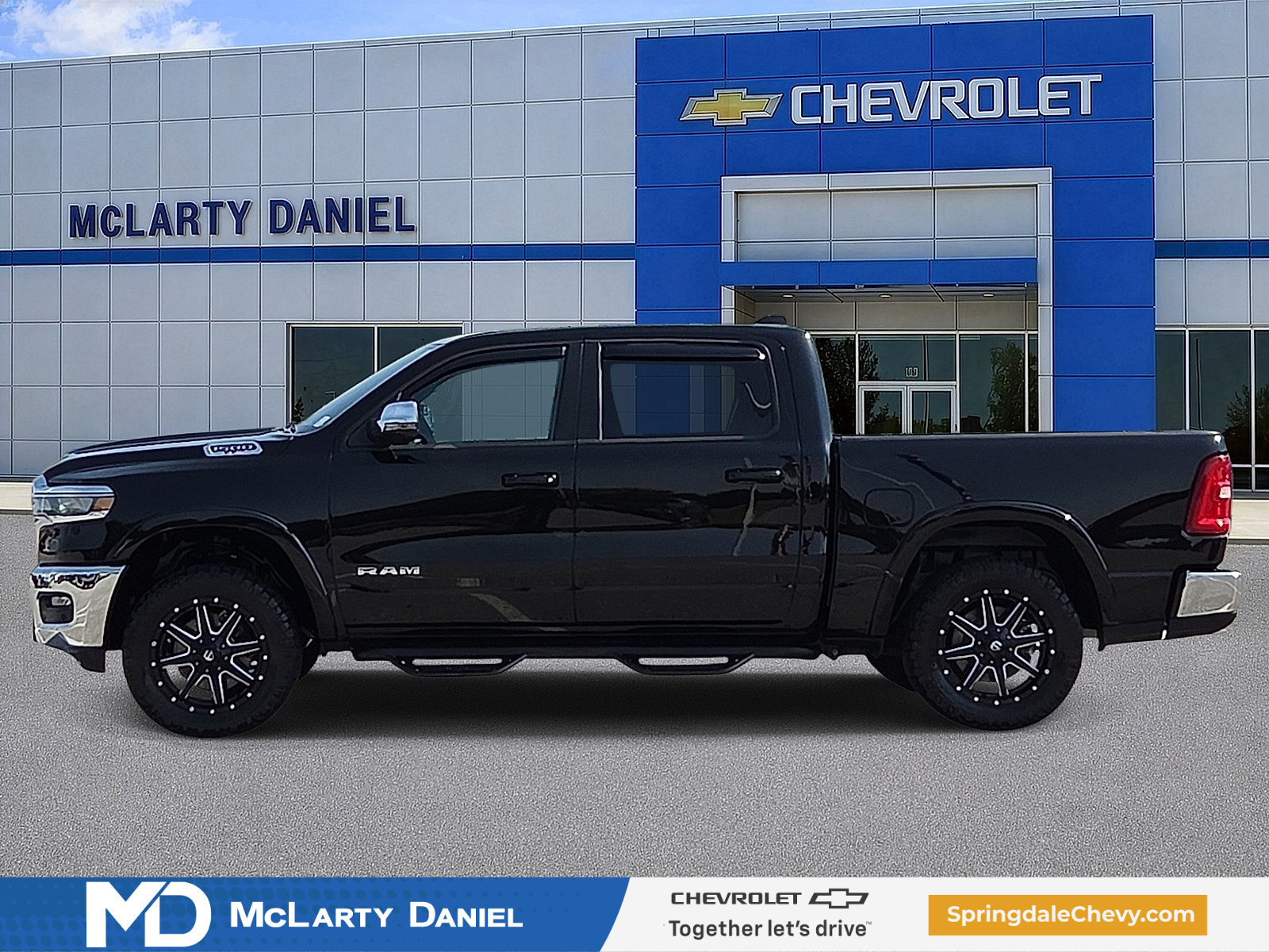 Used 2025 RAM 1500 Laramie AWD/4WD image 3