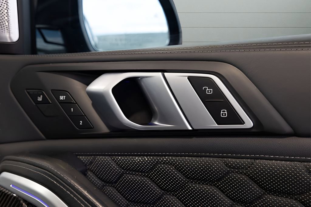 Used 2021 BMW X6 M w/ Competition Package image 76