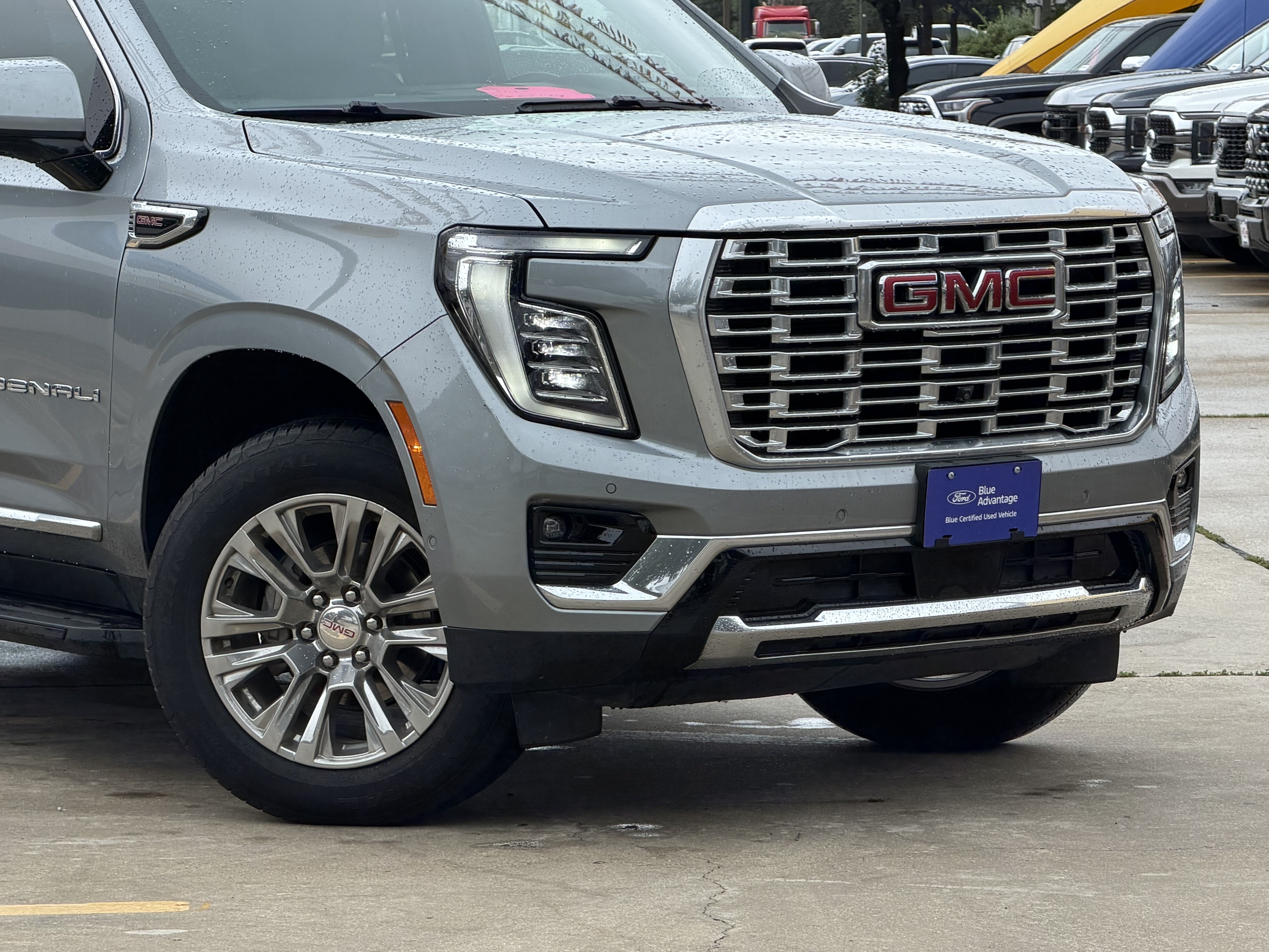 Used 2025 GMC Yukon Denali AWD/4WD image 2