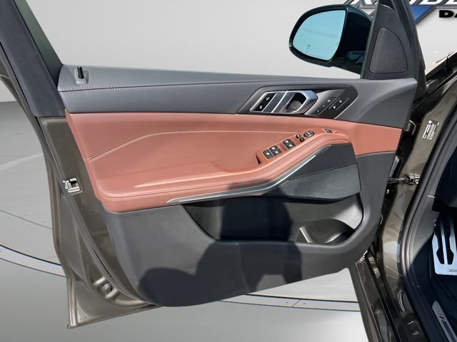 Certified 2022 BMW X5 xDrive40i w/ M Sport Package image 10