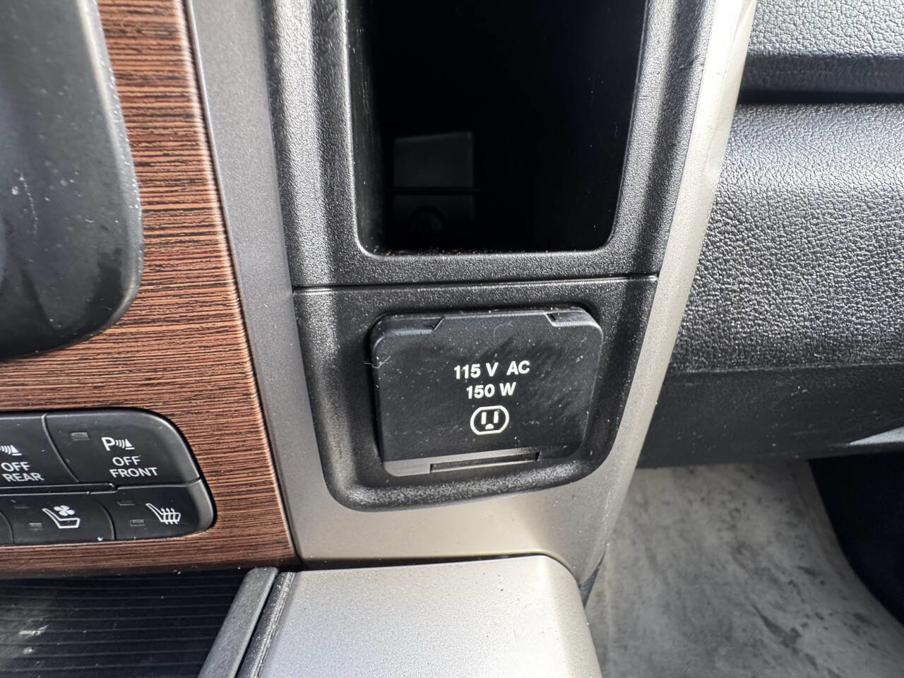 Used 2016 RAM 3500 Laramie image 19