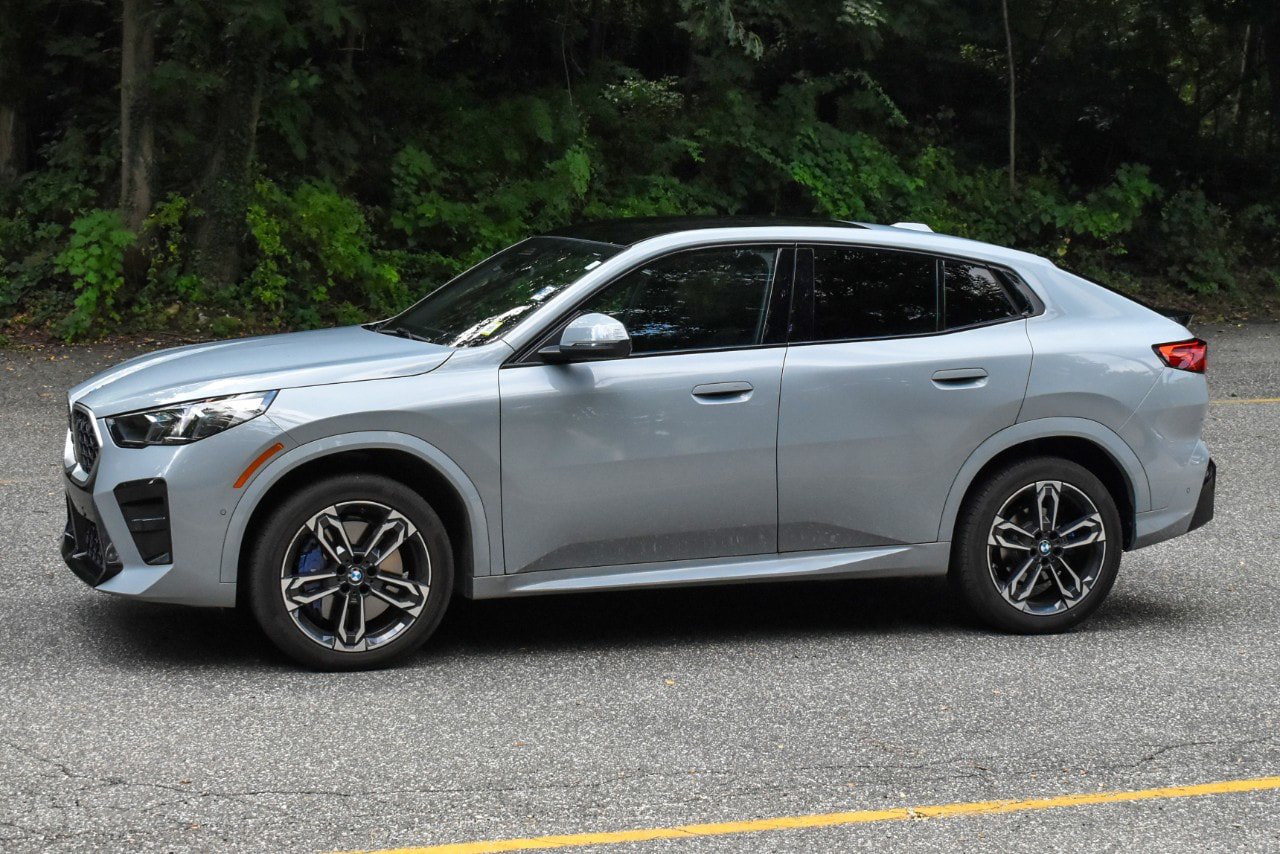 Used 2026 BMW X2 xDrive28i AWD/4WD image 3