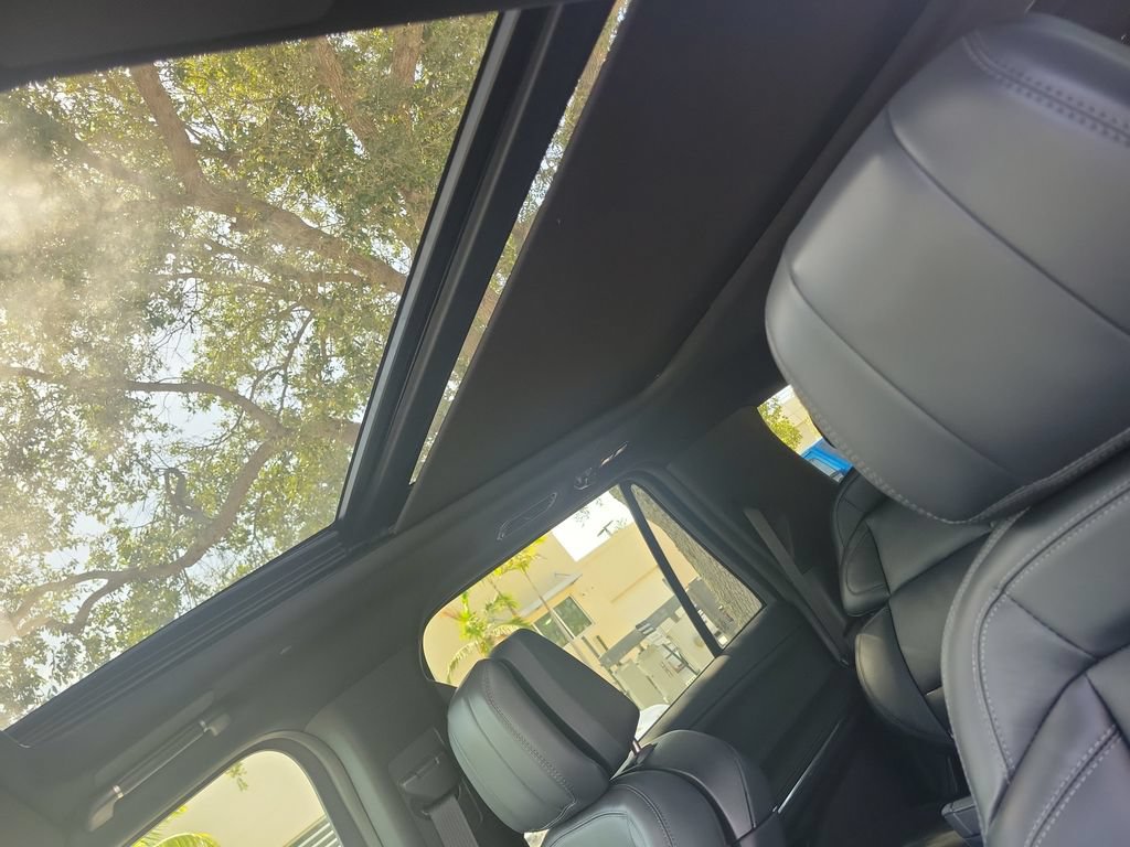 New 2025 Lincoln Navigator Reserve w/ Jet Appearance Package AWD/4WD image 20