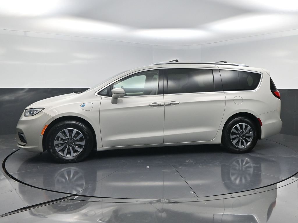 Used 2021 Chrysler Pacifica Touring-L image 3