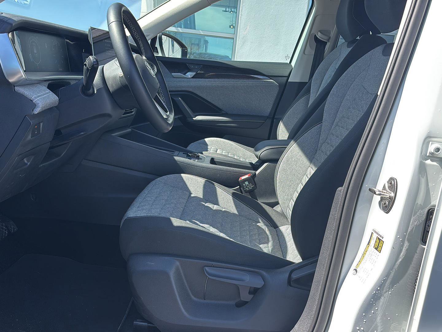 Used 2025 Volkswagen Tiguan S image 14