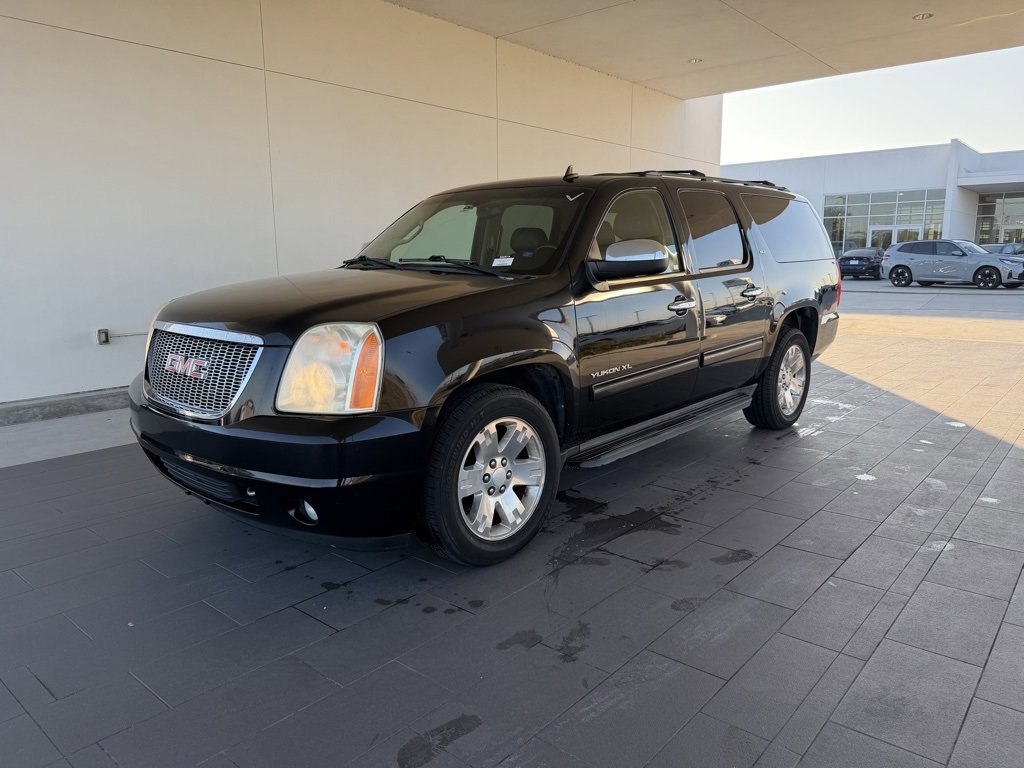 Used 2011 GMC Yukon XL SLT image 1
