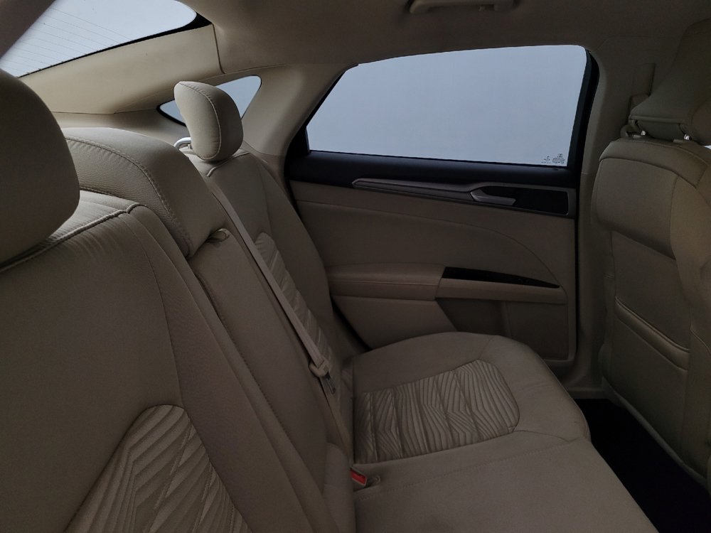 Used 2016 Ford Fusion SE FWD image 19