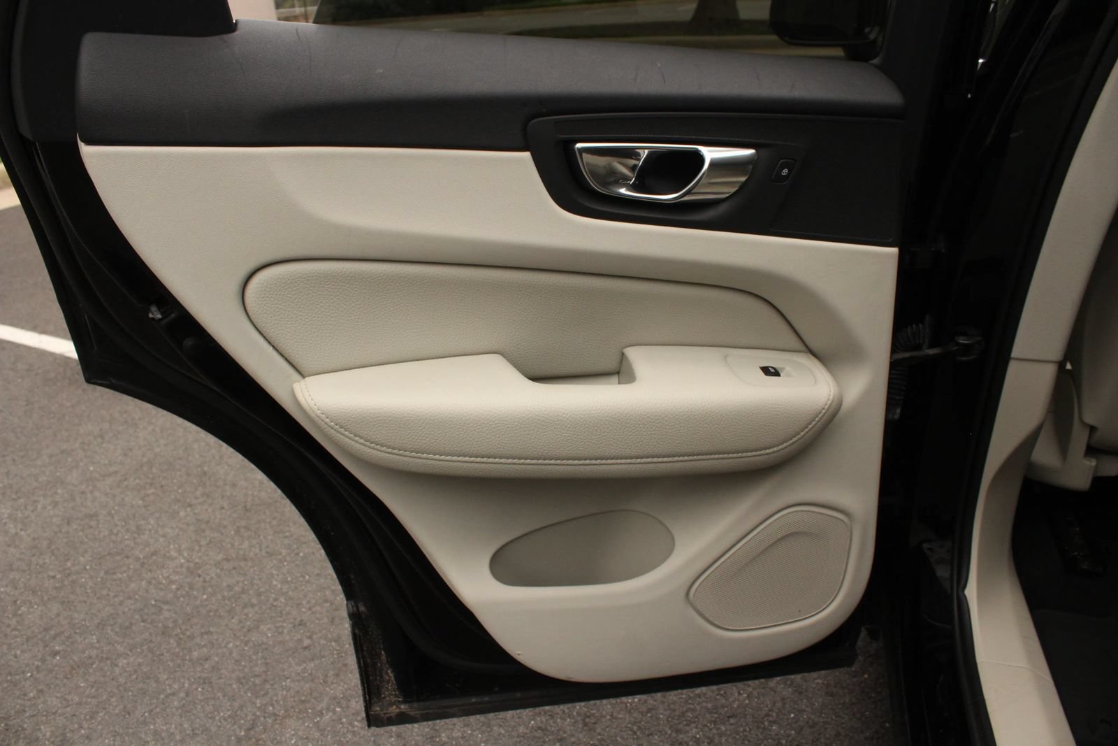 Used 2019 Volvo XC60 T5 Momentum w/ Multimedia Package AWD/4WD image 20