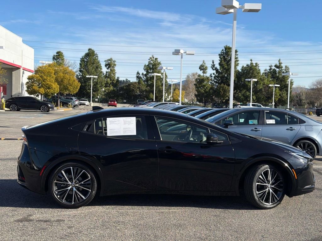 Used 2025 Toyota Prius XLE image 3
