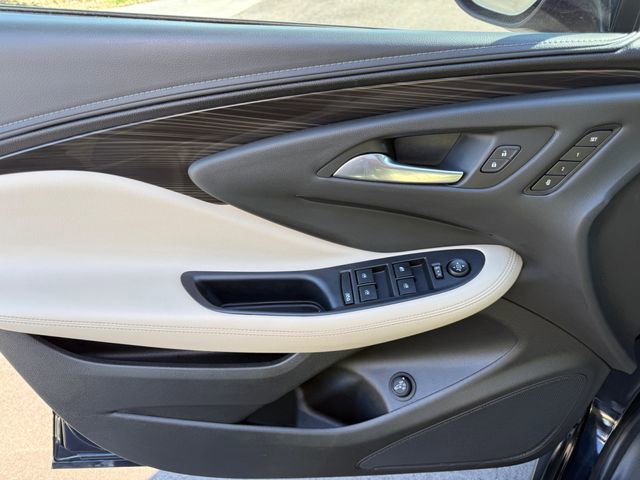 Used 2020 Buick Envision Essence image 3