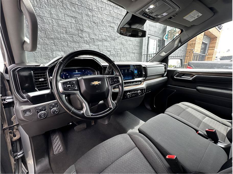 Used 2023 Chevrolet Silverado 1500 LT AWD/4WD image 2