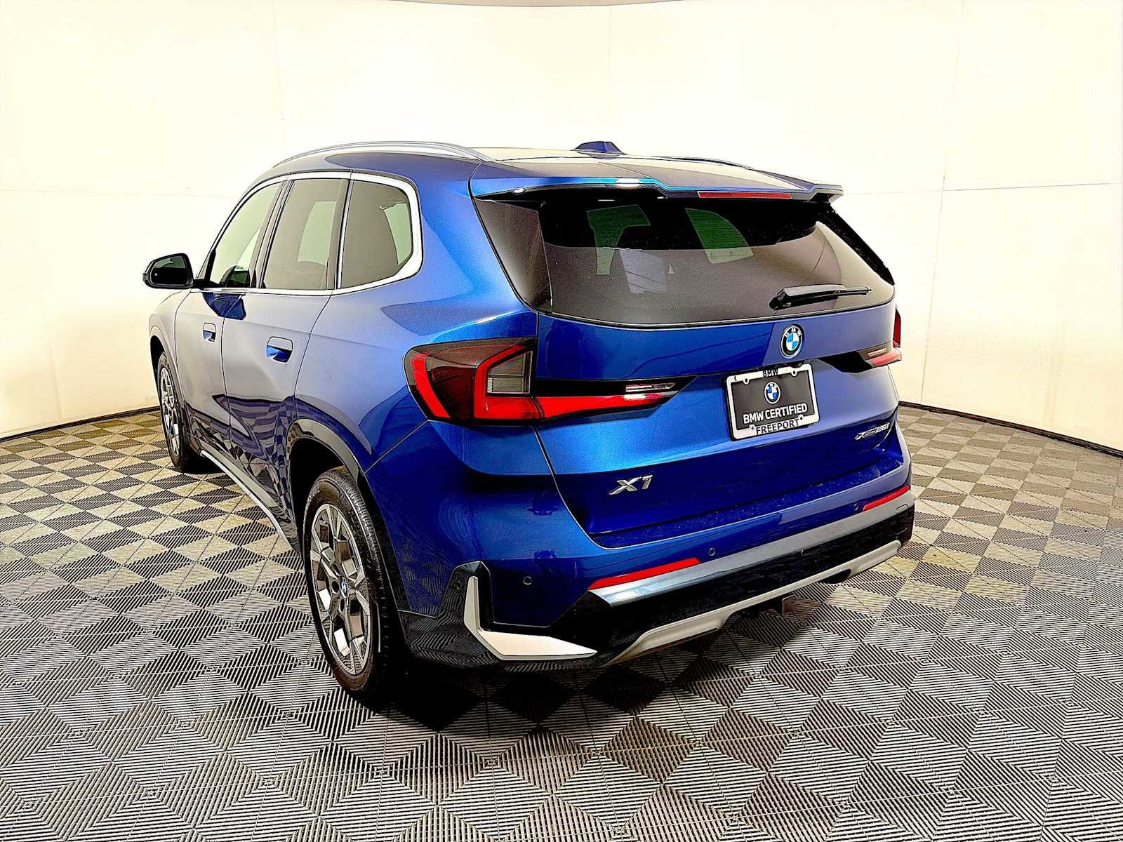 Certified 2023 BMW X1 xDrive28i w/ Convenience Package AWD/4WD image 5