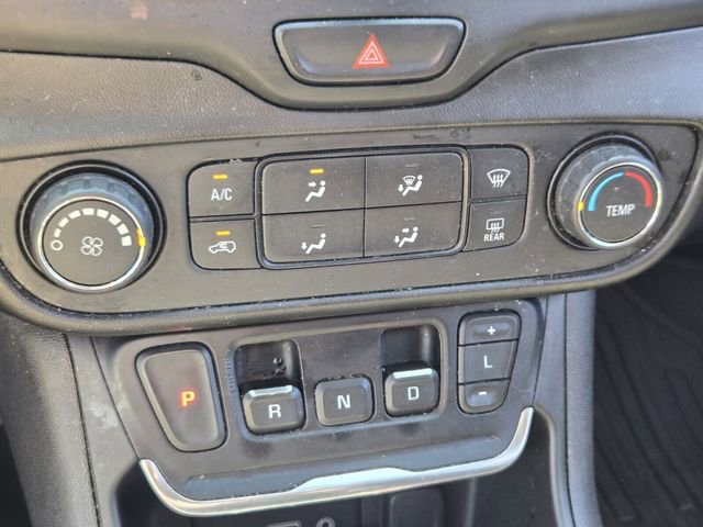 Used 2020 GMC Terrain SLE w/ Elevation Edition image 24