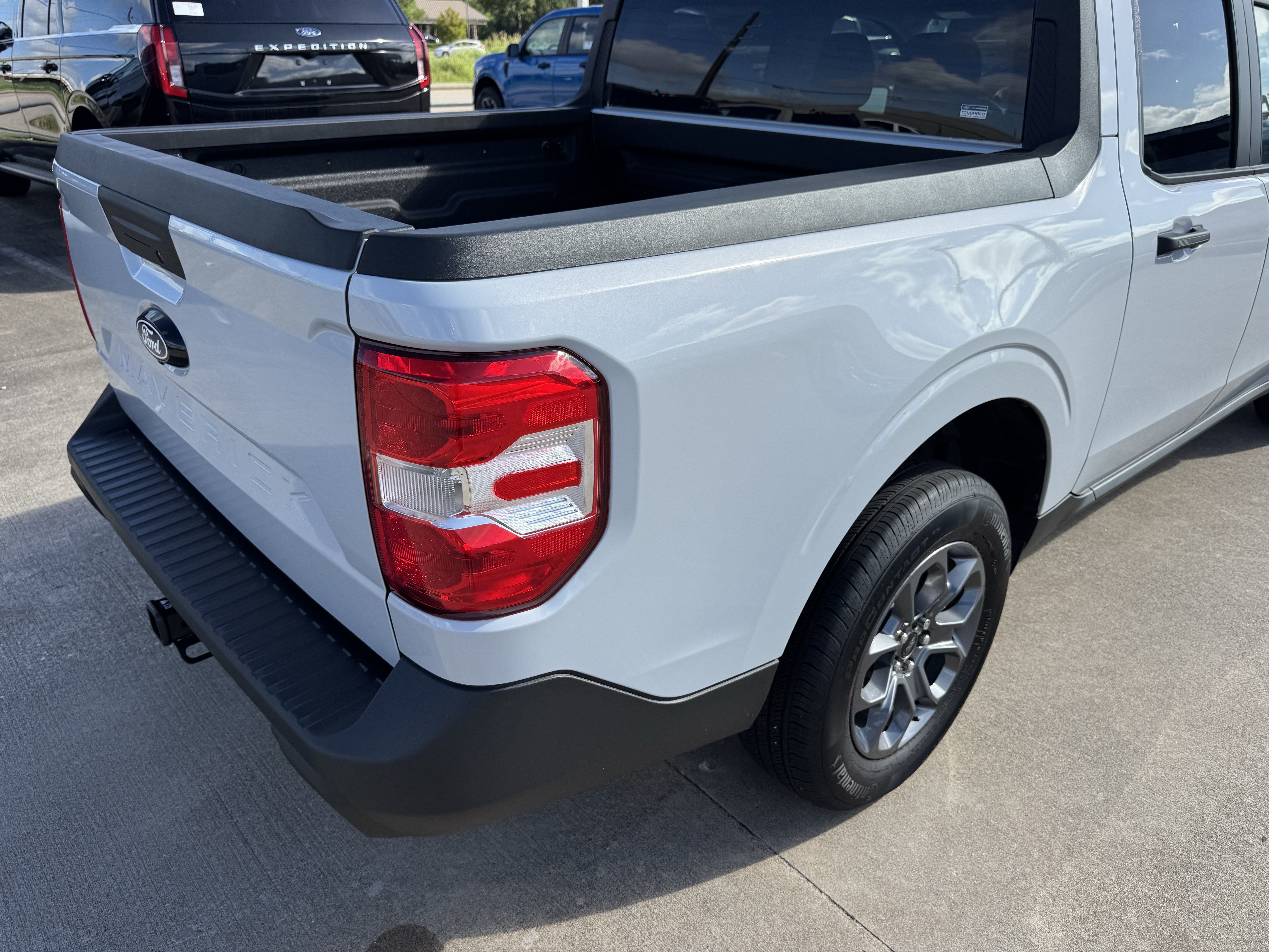 New 2026 Ford Maverick XLT w/ XLT Luxury Package FWD image 8