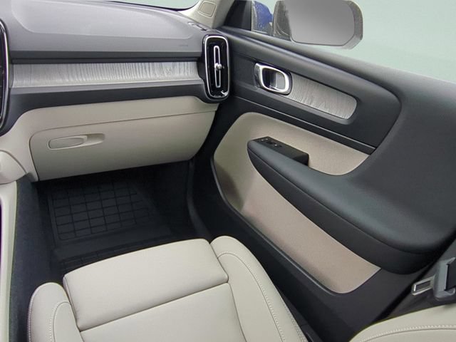 New 2026 Volvo XC40 B5 Plus w/ Protection Package Premier AWD/4WD image 12