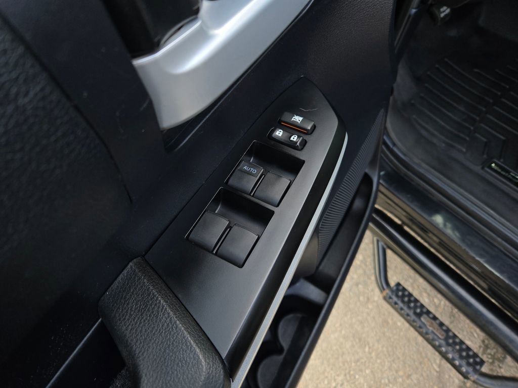 Used 2014 Toyota Tundra SR5 w/ SR5 Upgrade Package image 14