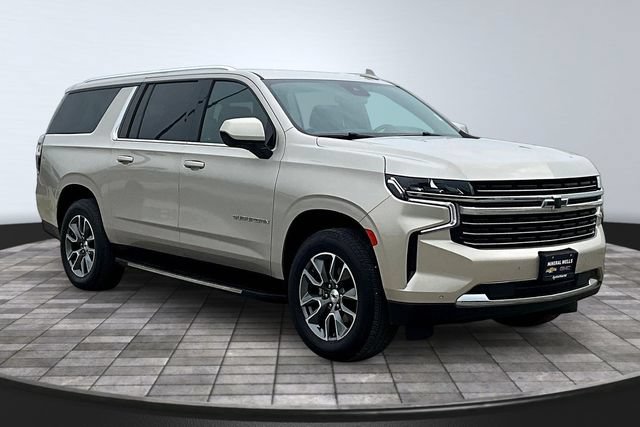 Used 2024 Chevrolet Suburban LT RWD image 3