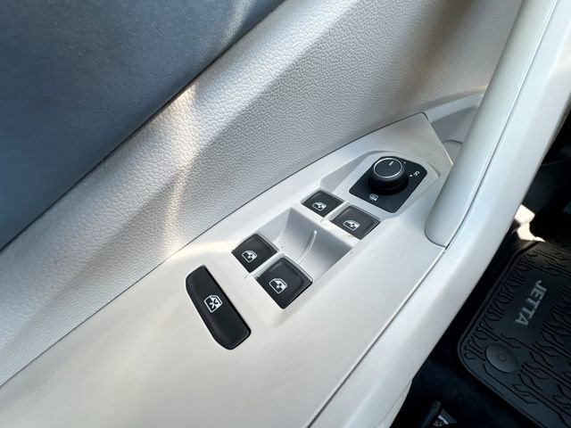 New 2025 Volkswagen Jetta SE image 13