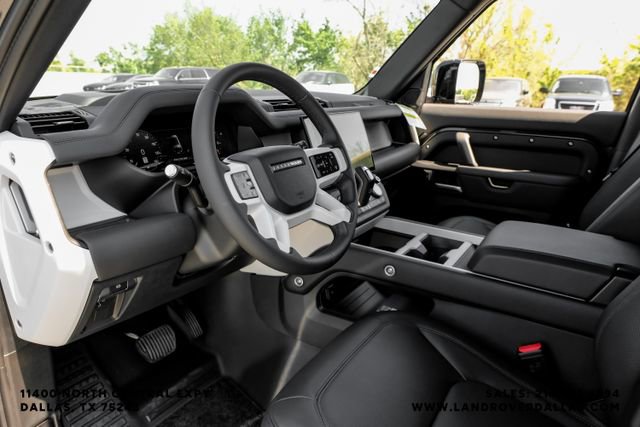 New 2026 Land Rover Defender 130 X-Dynamic SE AWD/4WD image 2