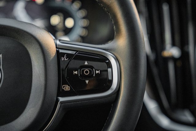 Used 2023 Volvo V60 B5 Cross Country Plus image 27