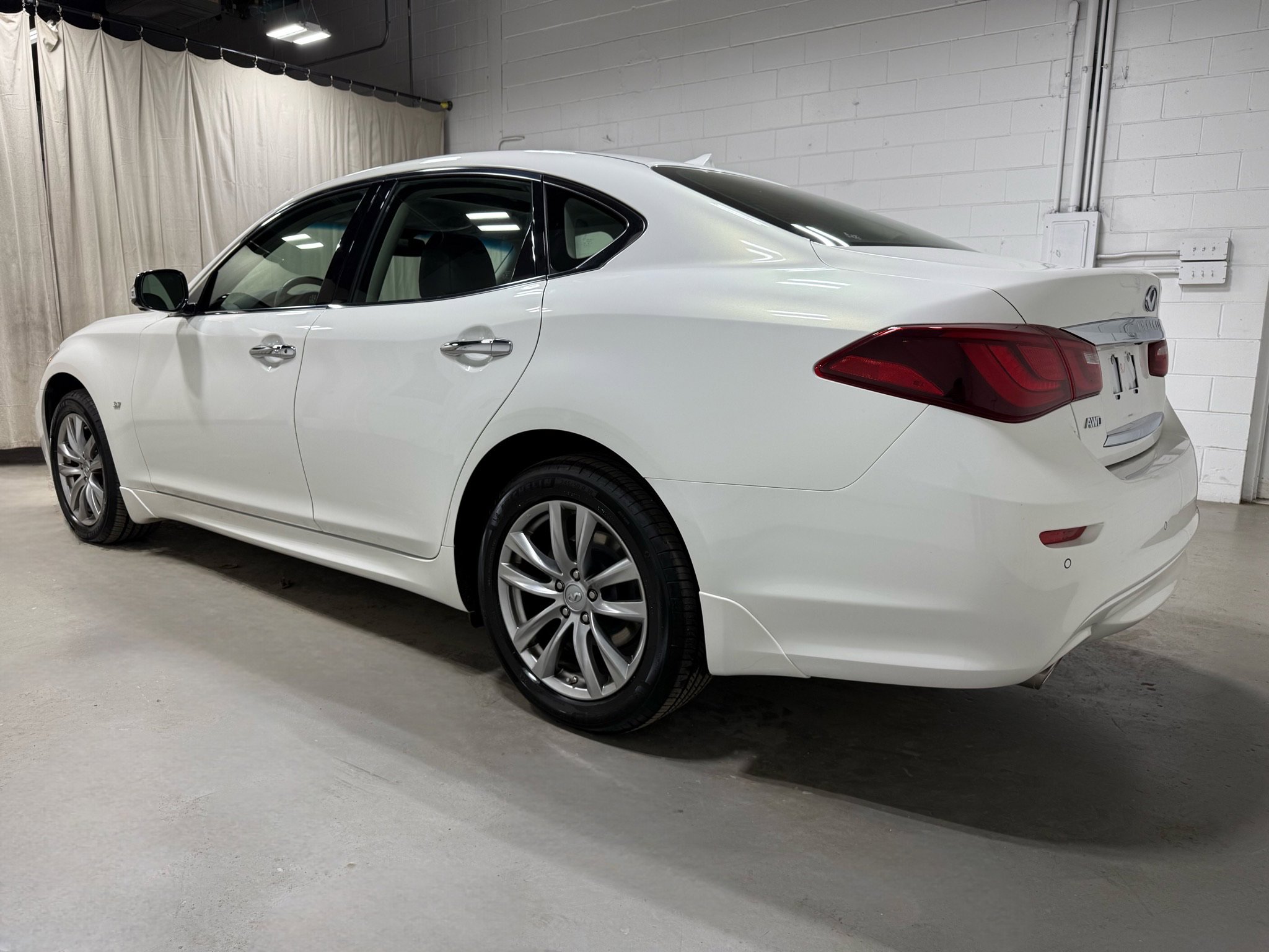 Used 2015 INFINITI Q70 3.7 w/ Technology Package image 5